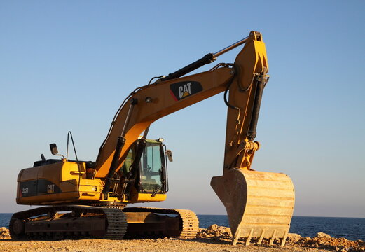 The Rise of Mini Excavators: Why Contractors Prefer Compact Power